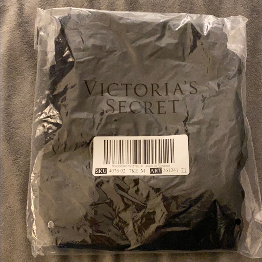 NWT Victoria’s Secret Pink Buttery Soft Leggings.